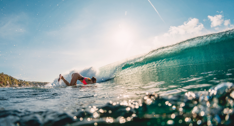 Surftechnik Duck Dive – Schritt für Schritt unter der Welle durch